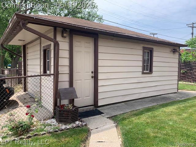 1811 Goddard Rd, Lincoln Park, MI 48146 - view of outbuilding