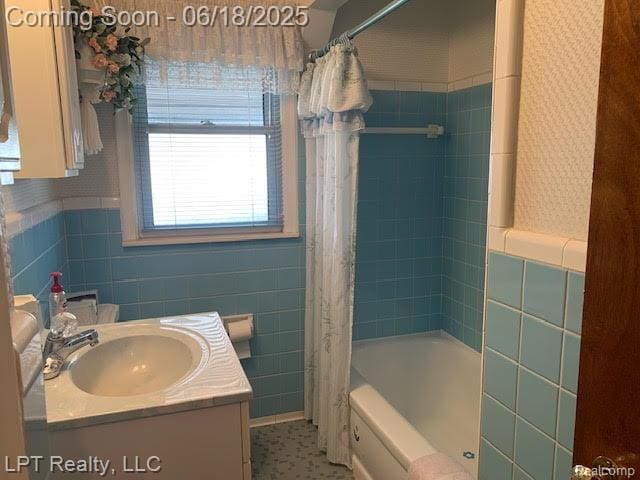 1811 Goddard Rd, Lincoln Park, MI 48146 - full bath with shower / bath combination with curtain, vanity, and tile walls