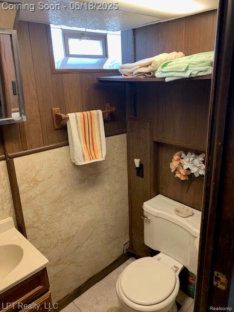 1811 Goddard Rd, Lincoln Park, MI 48146 - half bathroom featuring toilet and vanity
