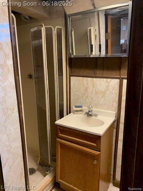 1811 Goddard Rd, Lincoln Park, MI 48146 - full bathroom with vanity and a stall shower