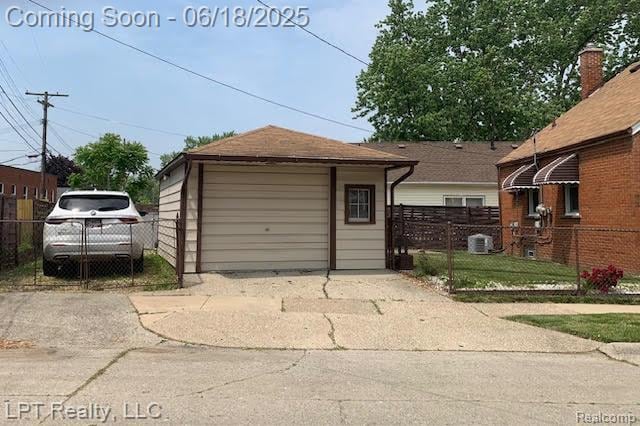 1811 Goddard Rd, Lincoln Park, MI 48146 - detached garage with concrete driveway