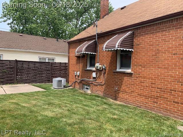 1811 Goddard Rd, Lincoln Park, MI 48146 - view of yard