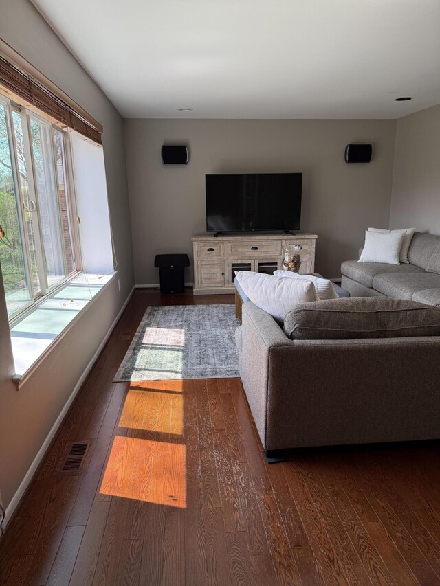 5653 Powder Horn Dr, West Bloomfield, MI 48322 - living room featuring dark wood-style floors and baseboards