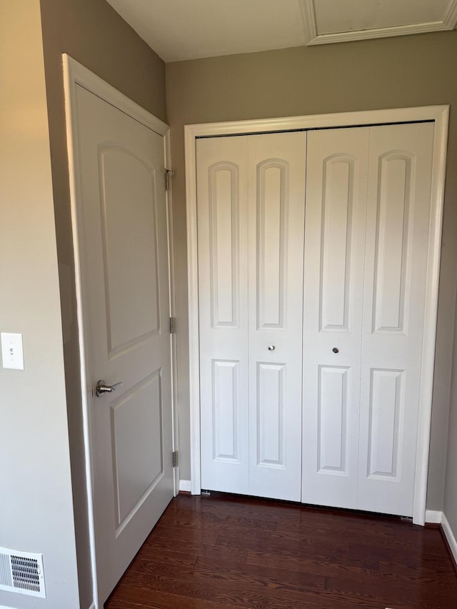 5653 Powder Horn Dr, West Bloomfield, MI 48322 - unfurnished bedroom featuring a closet and dark wood finished floors