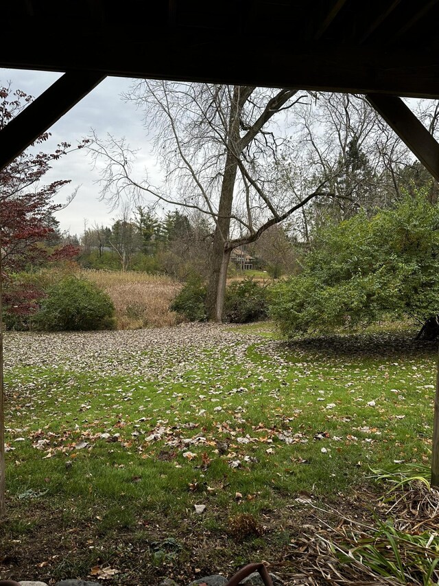 5653 Powder Horn Dr, West Bloomfield, MI 48322 - view of yard