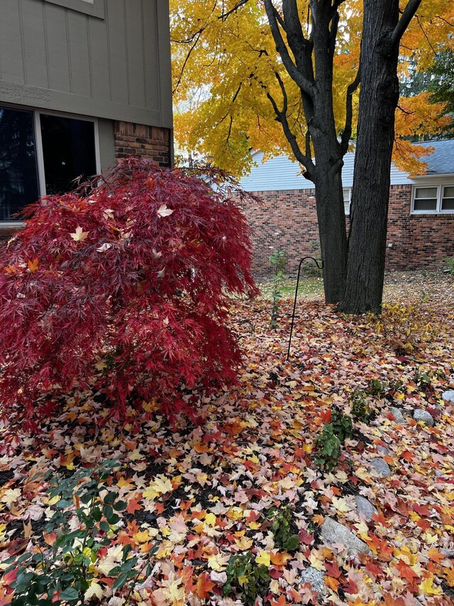 5653 Powder Horn Dr, West Bloomfield, MI 48322 - view of yard