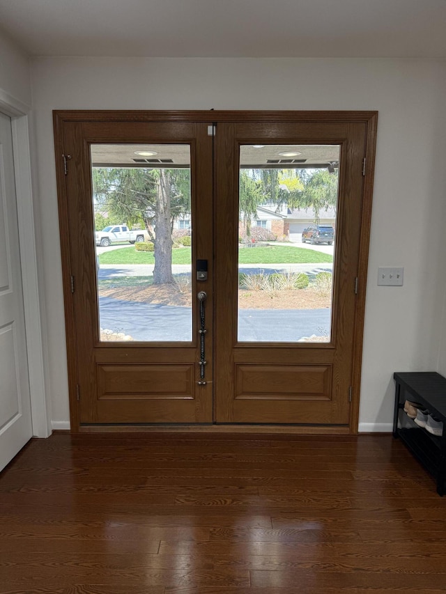 5653 Powder Horn Dr, West Bloomfield, MI 48322 - entryway featuring dark wood finished floors and baseboards
