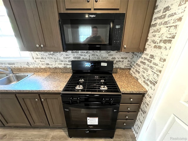 1048 Pheasant Dr, Bay City, MI 48706 - kitchen featuring black appliances and light wood-type flooring