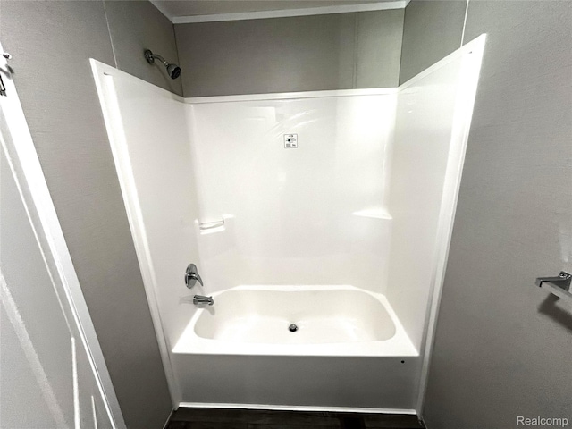 1048 Pheasant Dr, Bay City, MI 48706 - bathroom with shower / bath combination