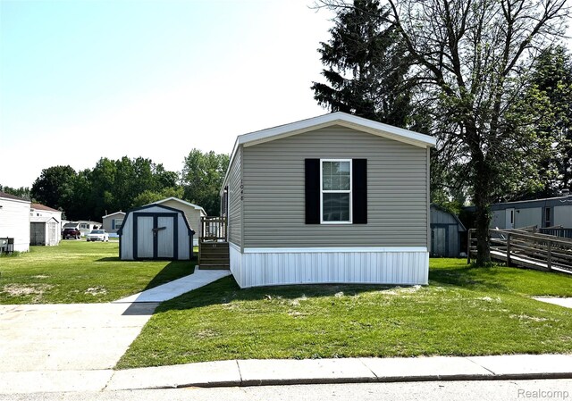1048 Pheasant Dr, Bay City, MI 48706 - view of front of home featuring a shed