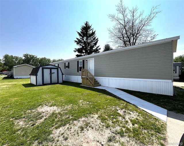 1048 Pheasant Dr, Bay City, MI 48706 - back of property featuring a storage unit and a yard