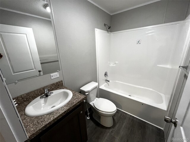 1048 Pheasant Dr, Bay City, MI 48706 - bathroom with wood finished floors, vanity, shower / washtub combination, and crown molding