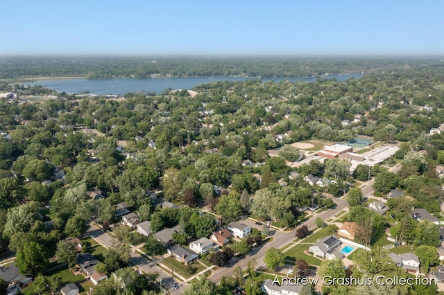 1142 Orchard Ave SE, Grand Rapids, MI 49506 - aerial view of property and surrounding area featuring a large body of water