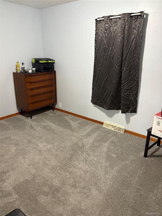 620 Wilmot St, Vassar, MI 48768 - carpeted bedroom featuring baseboards