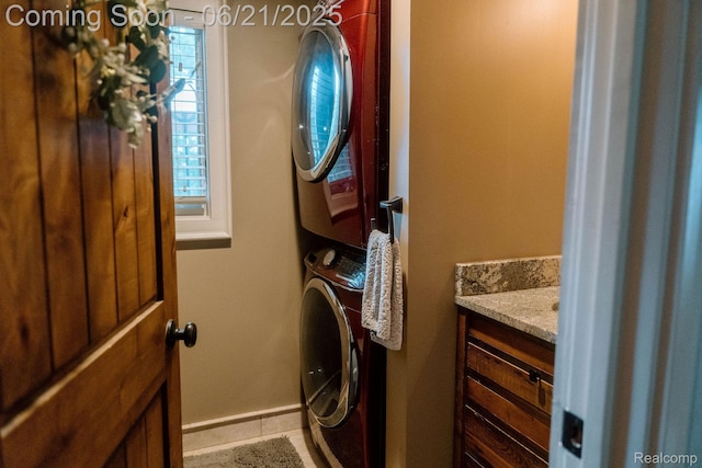 619 E Farnum Ave, Royal Oak, MI 48067 - laundry area with stacked washer / dryer and light tile patterned floors