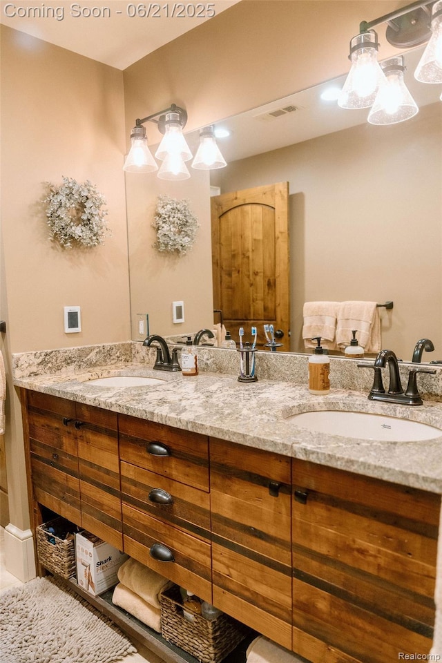 619 E Farnum Ave, Royal Oak, MI 48067 - bathroom featuring double vanity