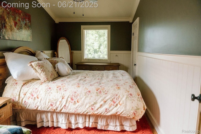 619 E Farnum Ave, Royal Oak, MI 48067 - bedroom featuring crown molding and a wainscoted wall