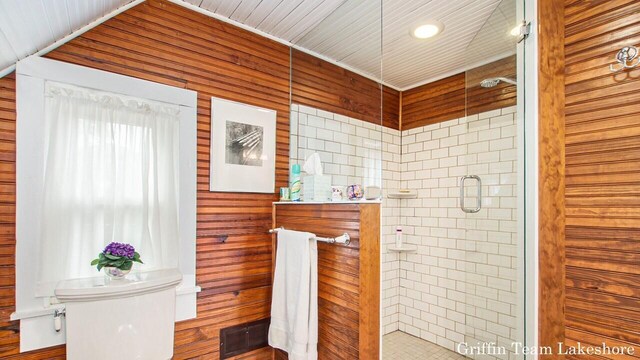 1194 Beach Dr, Holland, MI 49423 - full bath featuring a stall shower and toilet