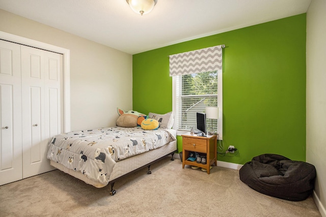 7990 Hemel Ln, Richland, MI 49083 - carpeted bedroom featuring a closet and baseboards