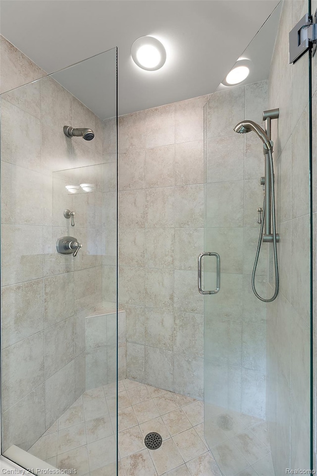 4013 Ardsley Ct, Clarkston, MI 48348 - bathroom featuring a stall shower