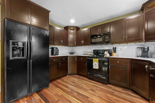 11888 Many Oaks Dr, Interlochen, MI 49643