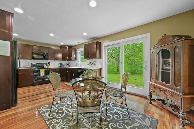 11888 Many Oaks Dr, Interlochen, MI 49643
