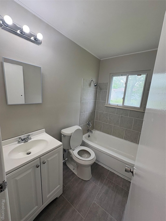 565 Wyoming Ave, Pontiac, MI 48341 - full bath with vanity, shower / bath combination, and wood finished floors