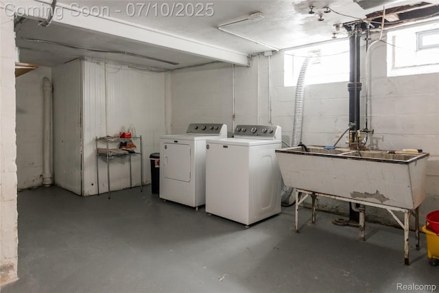3924 Yorkshire Rd, Detroit, MI 48224 - basement featuring washing machine and clothes dryer and a sink