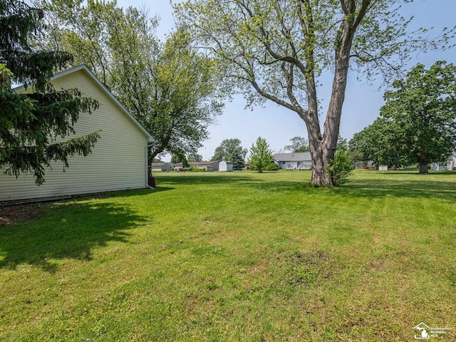 4775 Huron Ave, Newport, MI 48166 - view of green lawn