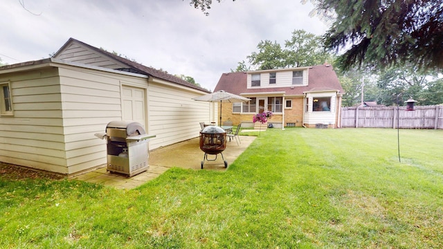 10 Covell Ave NW, Grand Rapids, MI 49504 - back of property featuring a patio