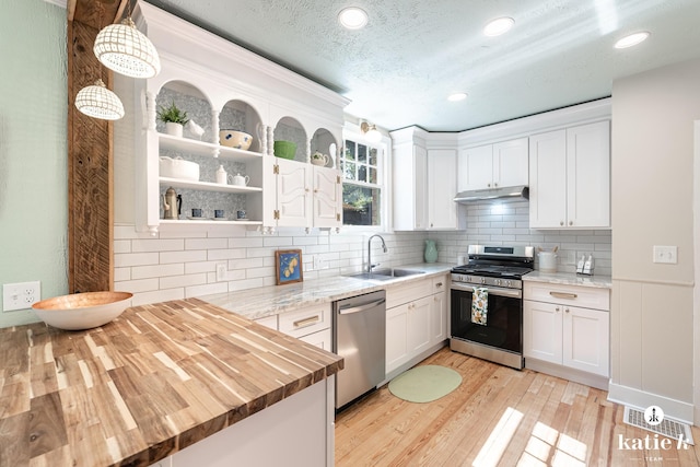 1002 Benjamin Ave SE, Grand Rapids, MI 49506 - kitchen featuring stainless steel appliances, under cabinet range hood, white cabinets, light wood-style flooring, and recessed lighting