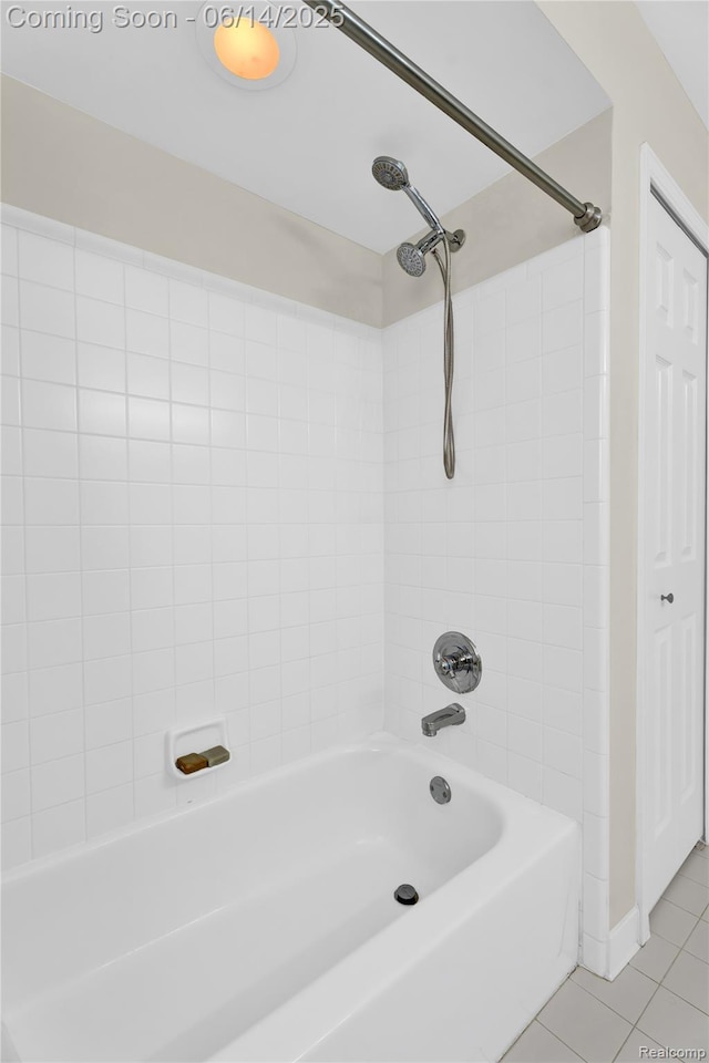 13563 Trotters Ln, Sterling Heights, MI 48313 - bathroom featuring tile patterned floors and tub / shower combination
