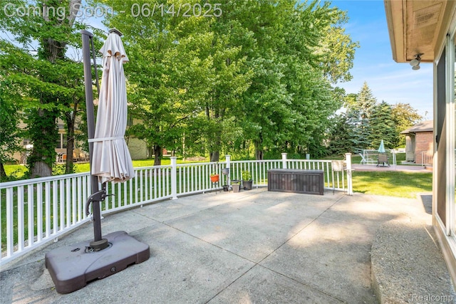 13563 Trotters Ln, Sterling Heights, MI 48313 - view of patio / terrace