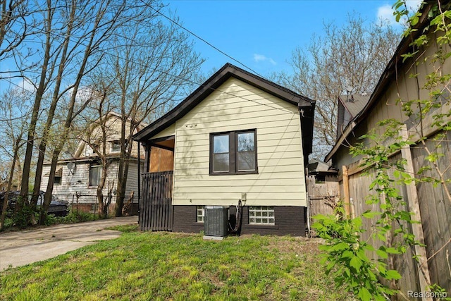 475 Algonquin St, Detroit, MI 48215 - view of side of property featuring a cooling unit