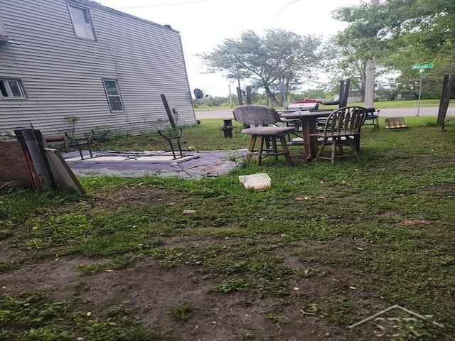 2723 Van Etten St, Saginaw, MI 48601 - view of green lawn