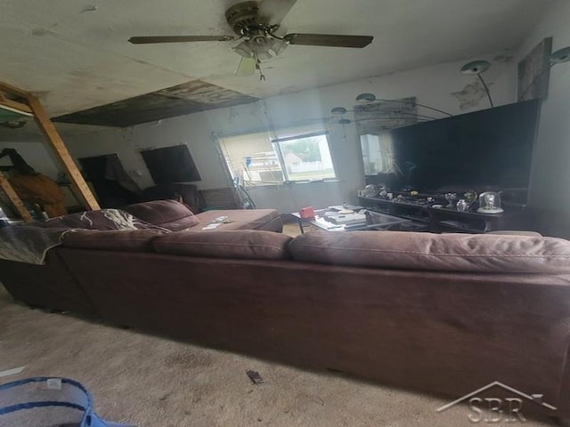 2723 Van Etten St, Saginaw, MI 48601 - carpeted living room with ceiling fan