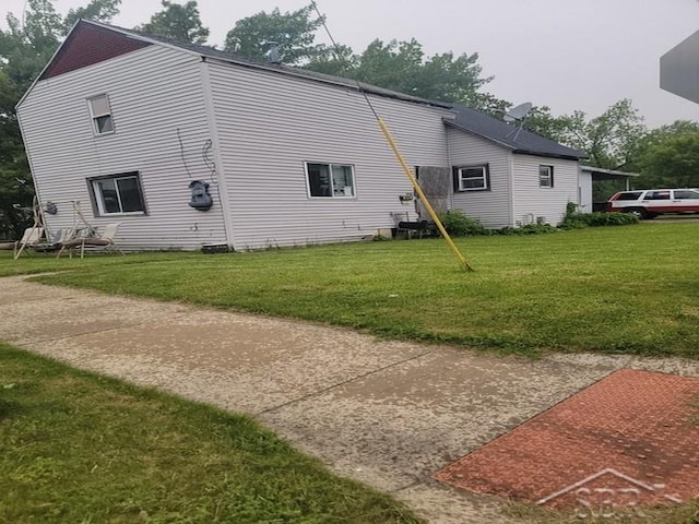 2723 Van Etten St, Saginaw, MI 48601 - view of property exterior with a yard