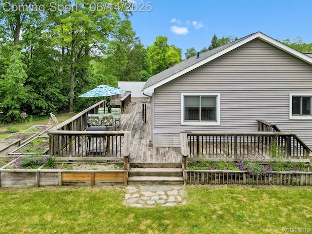 4960 Paula Ave, Clarkston, MI 48346 - rear view of house with a deck and a yard