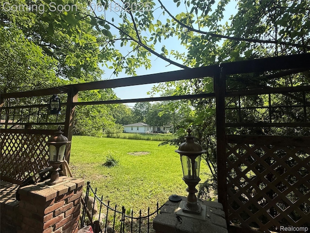 6715 Elizabeth Lake Rd, Waterford, MI 48327 - view of green lawn