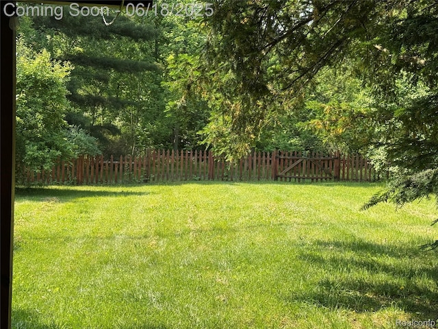 6715 Elizabeth Lake Rd, Waterford, MI 48327 - view of yard