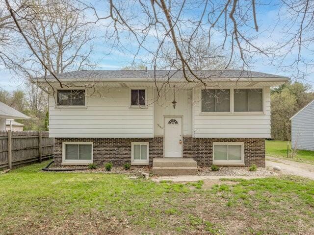 1516 Nazareth Rd, Kalamazoo, MI 49048 - bi-level home featuring brick siding