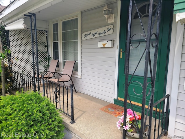 15892 Centralia, Redford, MI 48239 - entrance to property with covered porch