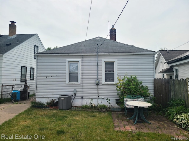 15892 Centralia, Redford, MI 48239 - rear view of house featuring a chimney and a shingled roof