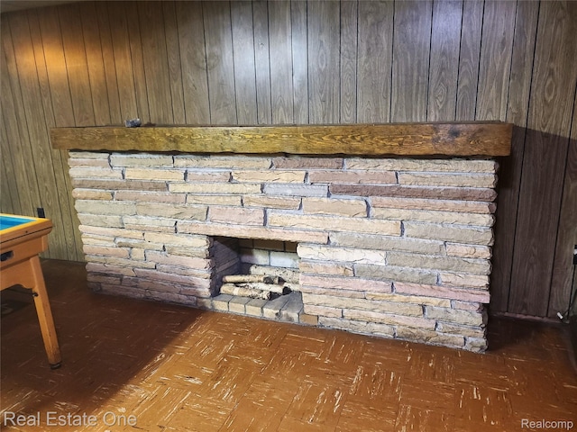 15892 Centralia, Redford, MI 48239 - detailed view of wood walls