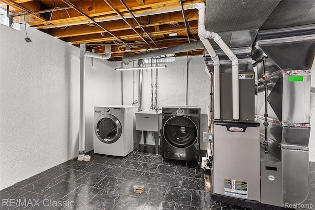 1915 Treadwell St, Westland, MI 48186 - laundry room featuring washing machine and dryer and a textured wall