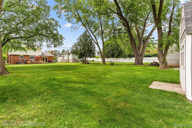 1915 Treadwell St, Westland, MI 48186 - view of yard
