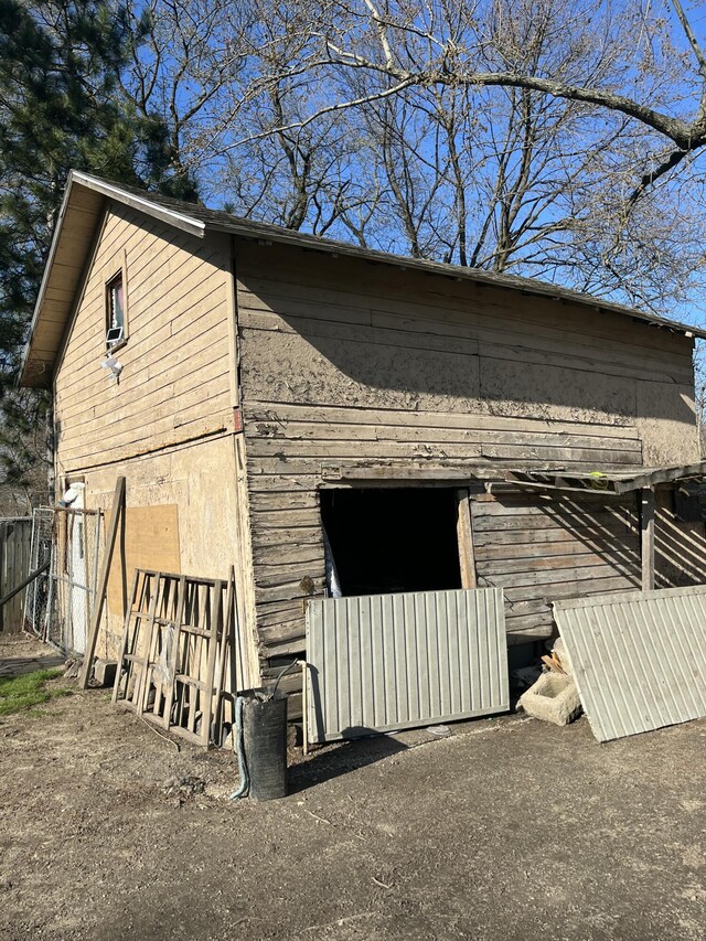 928 Trimble Ave, Kalamazoo, MI 49048 - view of side of home with an outdoor structure and a barn