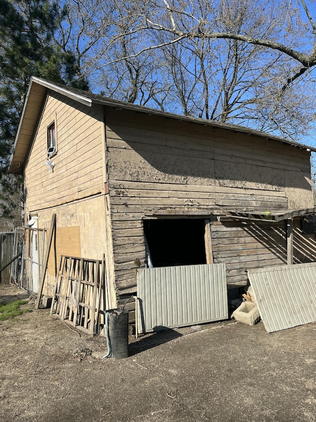 928 Trimble Ave, Kalamazoo, MI 49048 - view of side of home with an outdoor structure and a barn