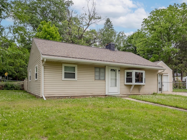 909 Royce Ave, Kalamazoo, MI 49001 - bungalow featuring a chimney and a shingled roof