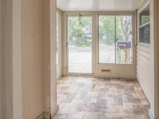 909 Royce Ave, Kalamazoo, MI 49001 - unfurnished sunroom featuring plenty of natural light
